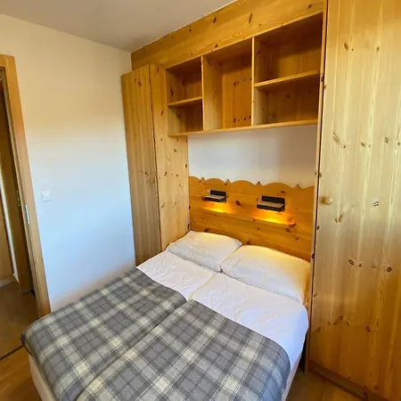 In With Paid Sauna Apartmán *