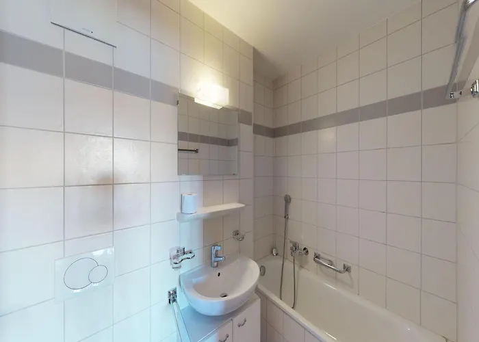 アパート In With Paid Sauna ナンダ